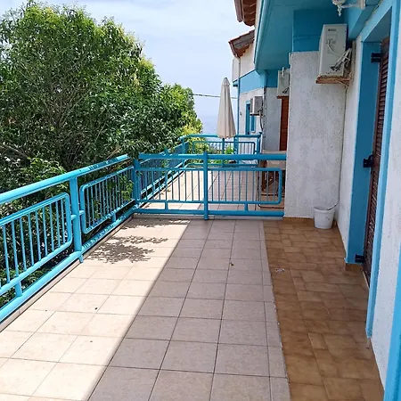 Foinikas Rooms Eratini Exterior photo